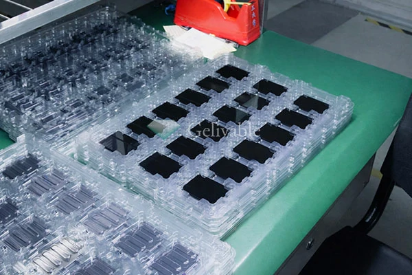 Chemically strengthened glass for display and touch cover glass