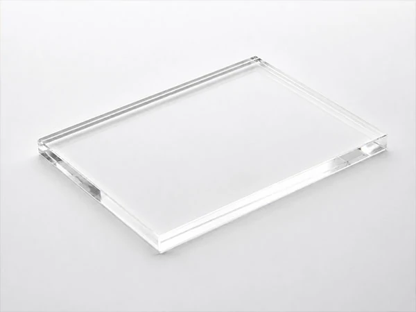 Gelivable ultra white glass material