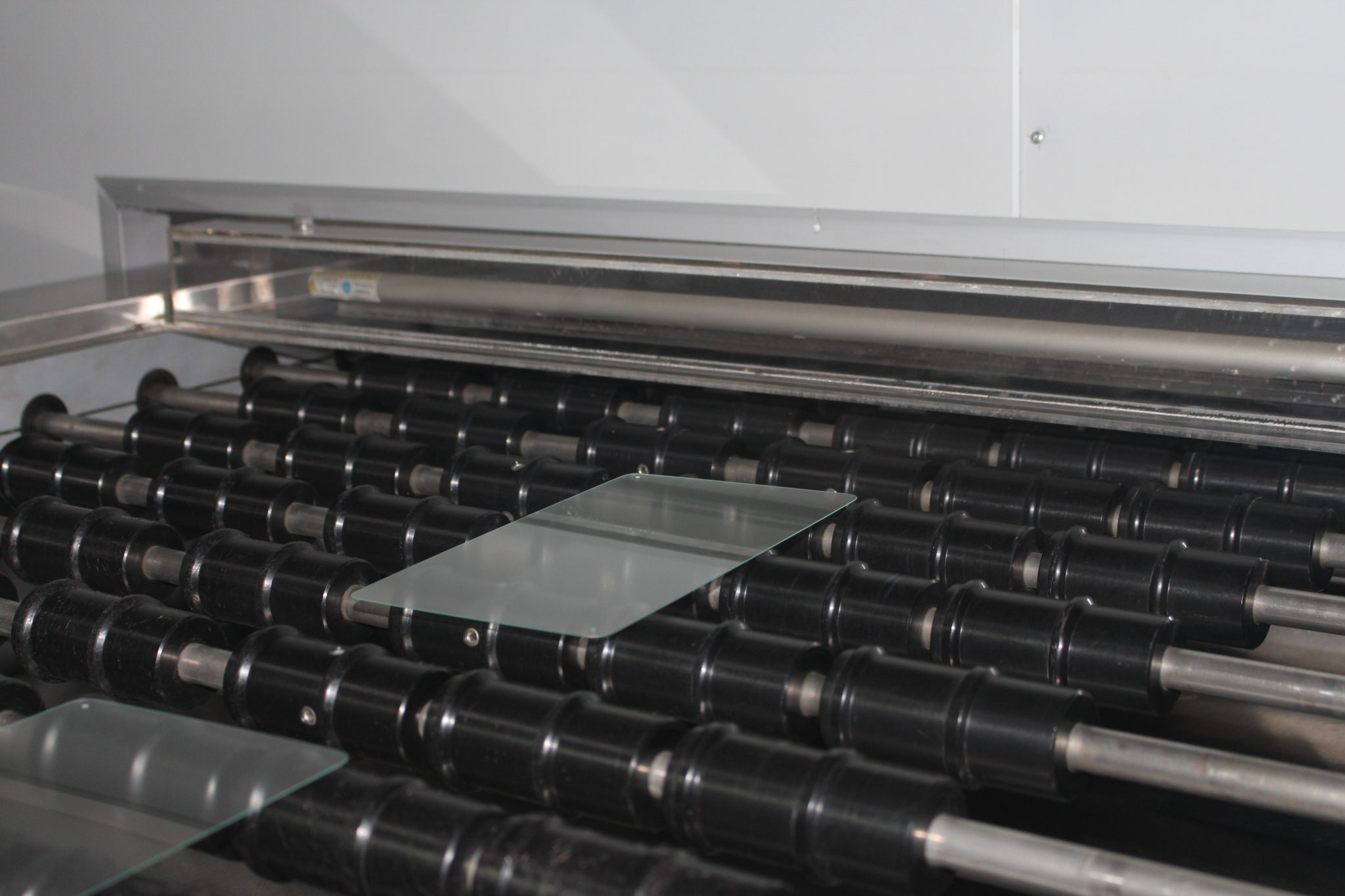 Corning Gorilla Glass and anti glare glass Supplier